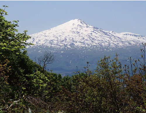 八塩山から鳥海山